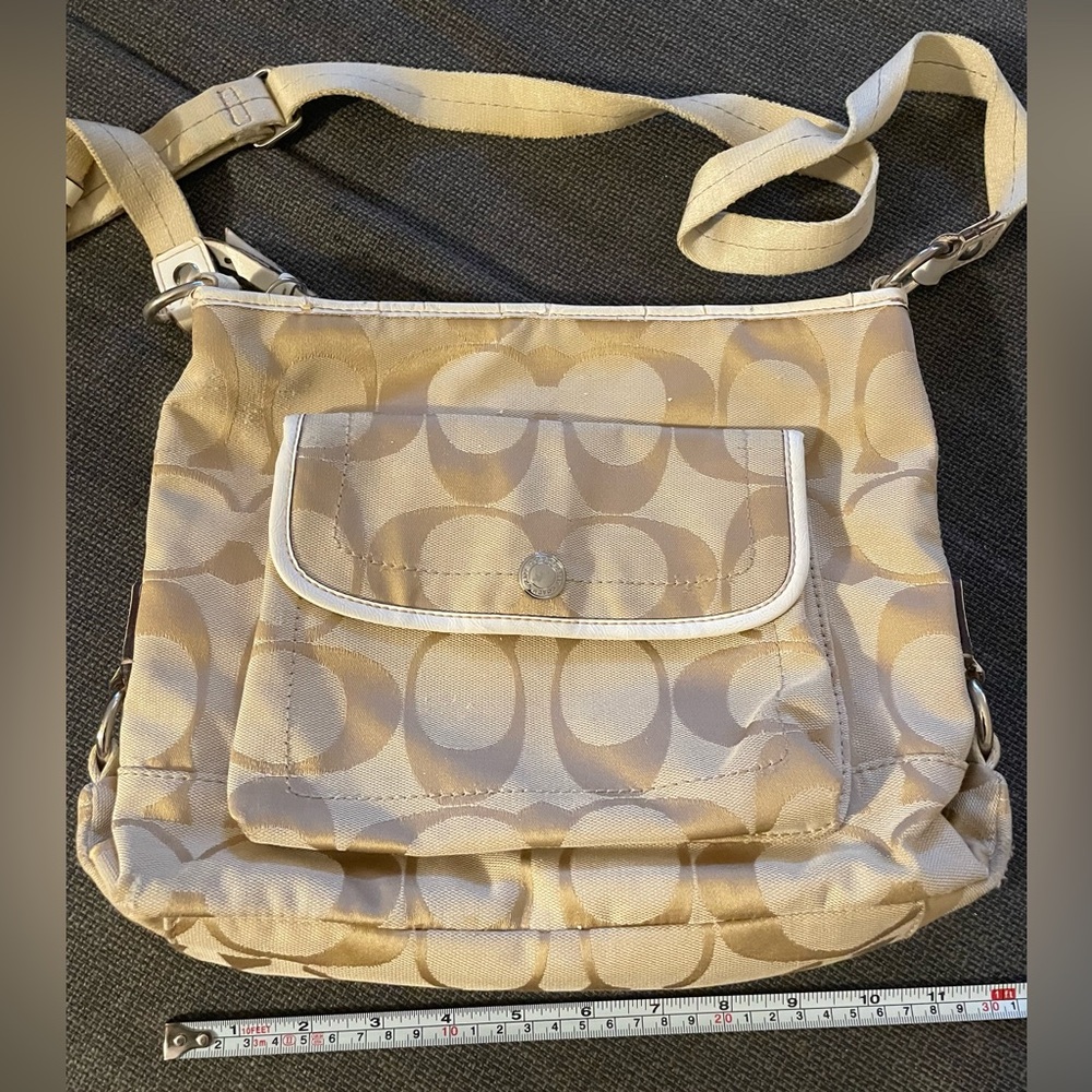 2010s Beige Coach Kyra Daisy Signature Crossbody Bag